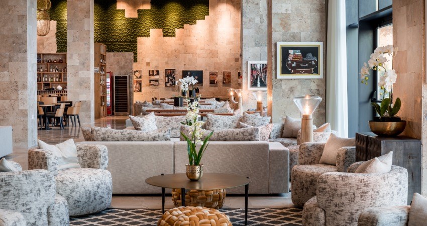Lobby Bar