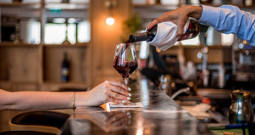 Kedem Hotel Tirat Carmel - Lobby Bar Red Wine